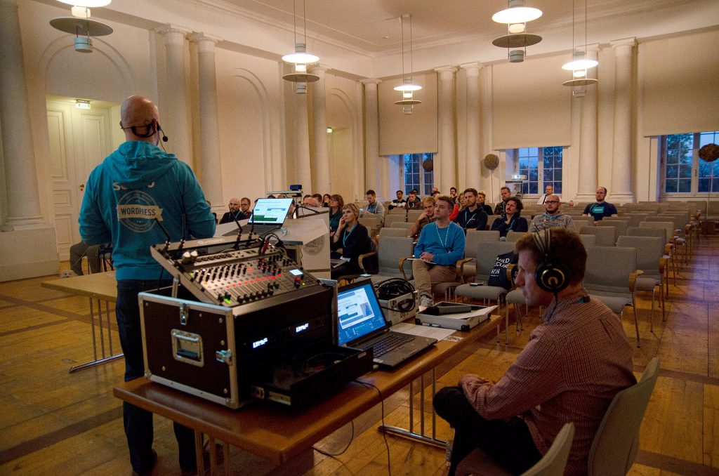 Otto Kekäläinen speaking about Technical SEO for WordPress in the Aula of Hohenheim Palace